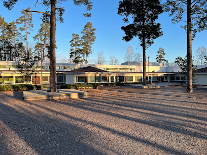 Tapiola School and Upper Secondary School kaupungissa Espoo