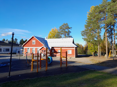 Vesalan Koulu kaupungissa Ylikiiminki