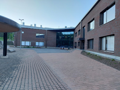 Syvalahden koulu kaupungissa Turku