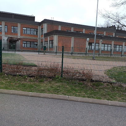 Pahkinarinteen koulu kaupungissa Vantaa